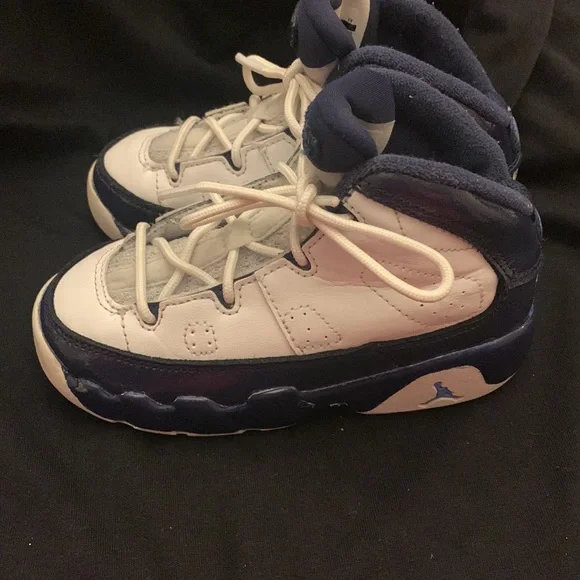 Boys Jordan’s - Picture 2 of 5